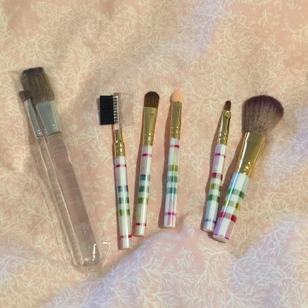 7 pc Makeup brushes NEW